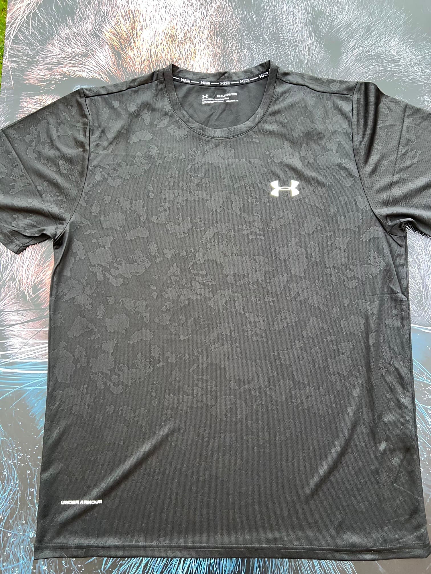 Camiseta UA Negra Camuflada